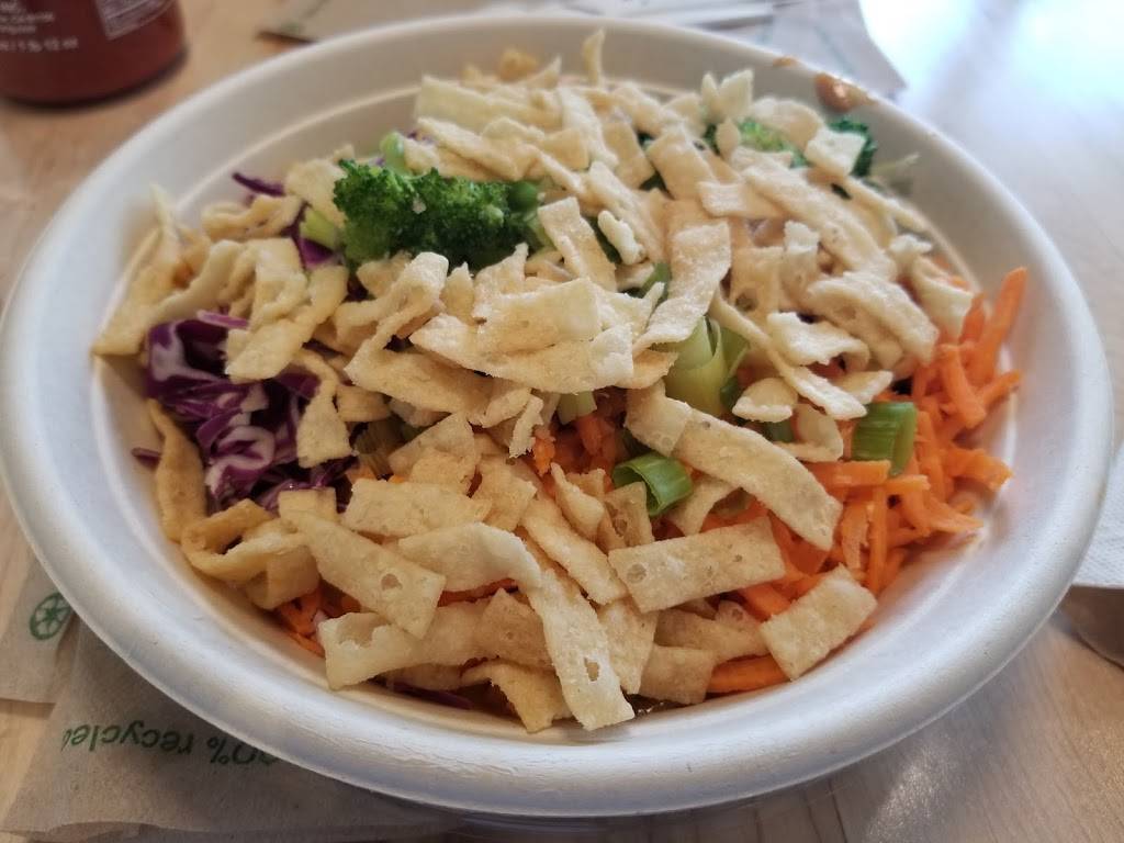 Freshii | restaurant | 6795 Airport Rd, Mississauga, ON L4V 1E6, Canada | 4373177805 OR +1 437-317-7805