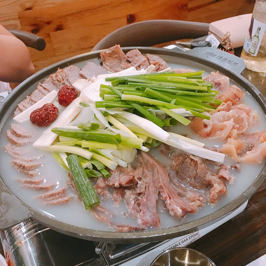 Doma Seolleongtang | restaurant | 11441 N Stemmons Fwy, Dallas, TX 75229, USA | 4693725204 OR +1 469-372-5204