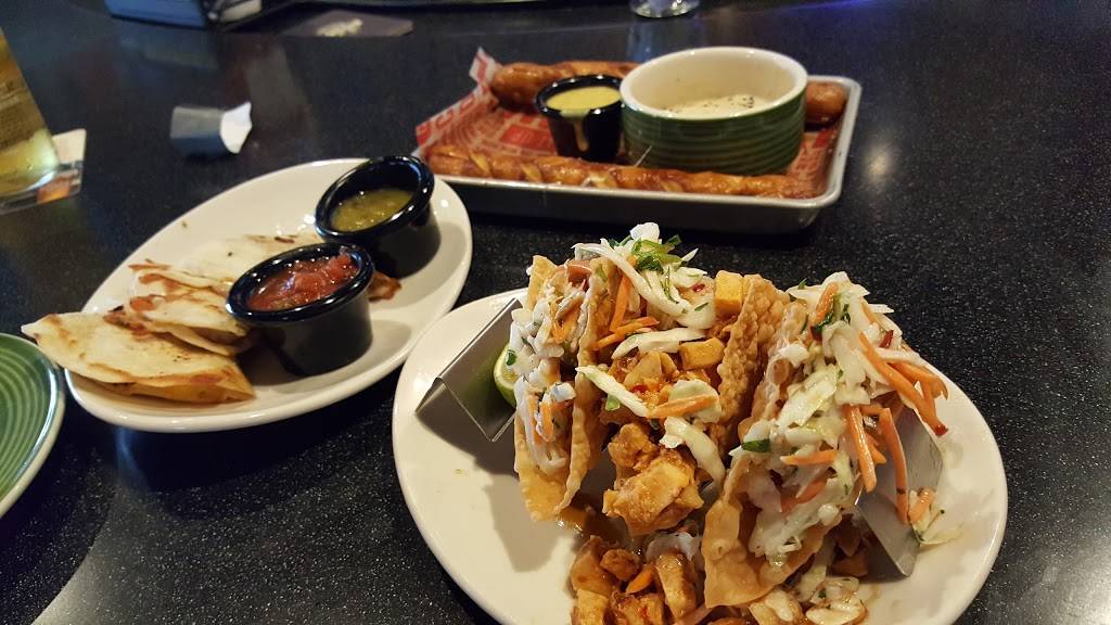 Applebees Grill + Bar | restaurant | 98 Shaw Ave, Clovis, CA 93612, USA | 5593229890 OR +1 559-322-9890