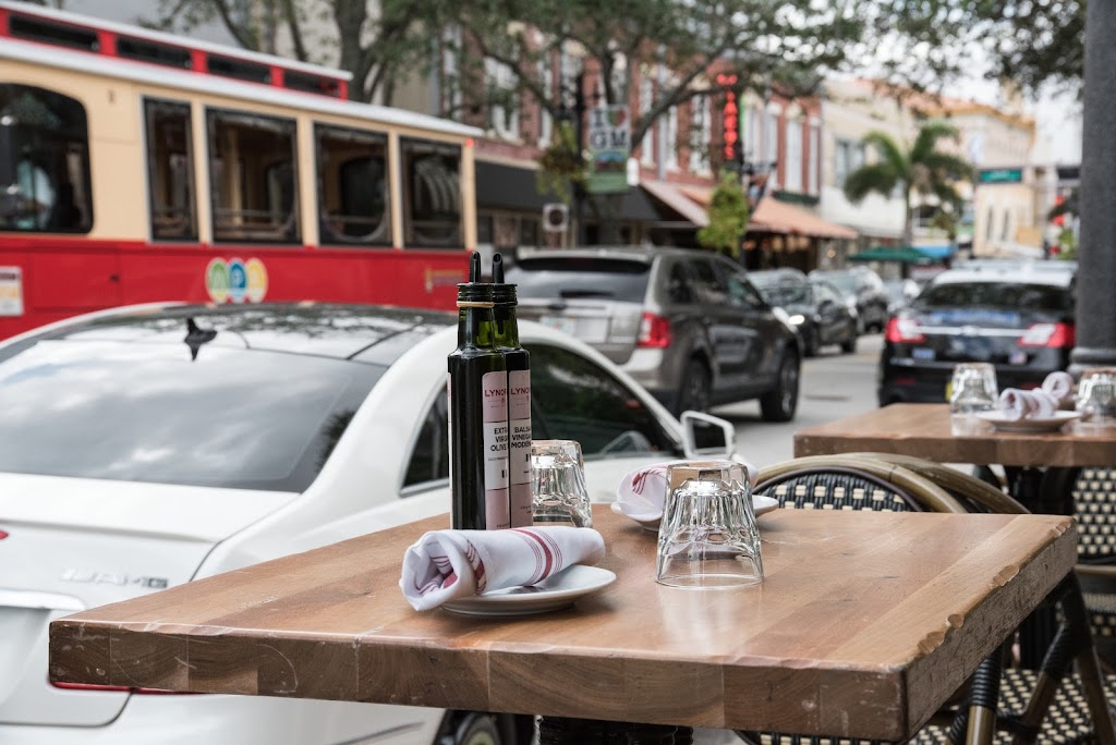 Lynoras WPB | restaurant | 207 Clematis St, West Palm Beach, FL 33401, USA | 5618993117 OR +1 561-899-3117