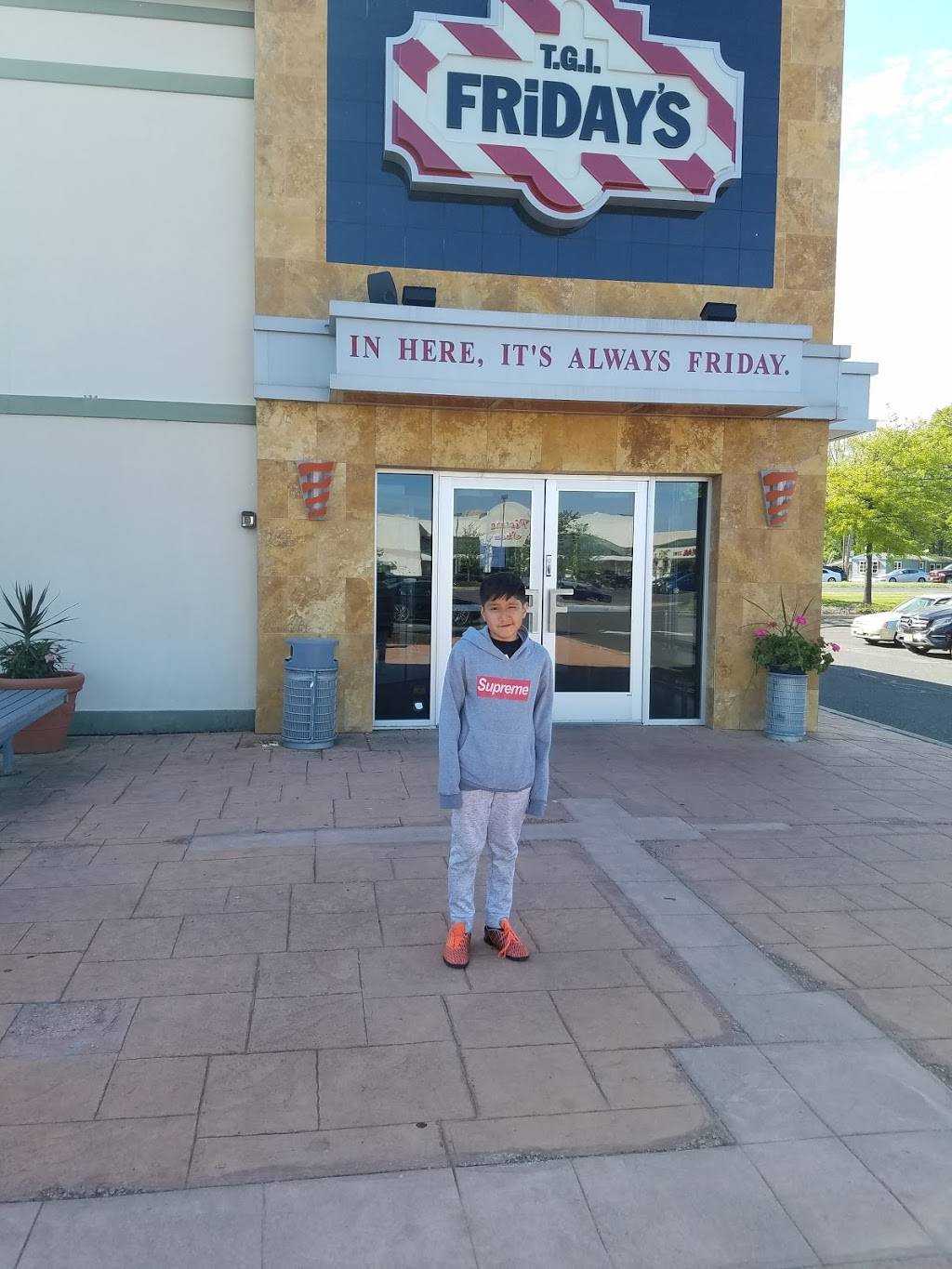 TGI Fridays | restaurant | 319 US-130, East Windsor, NJ 08520, USA | 6094901450 OR +1 609-490-1450