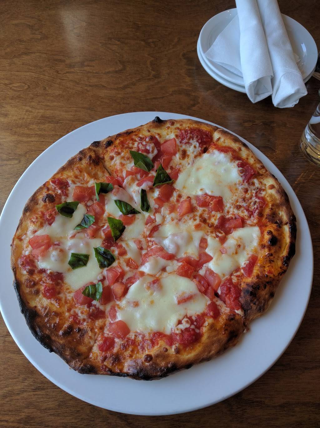 Donattela Bar & Grill | restaurant | 83 Bolton St, Bobcaygeon, ON K0M 1A0, Canada | 7057384303 OR +1 705-738-4303