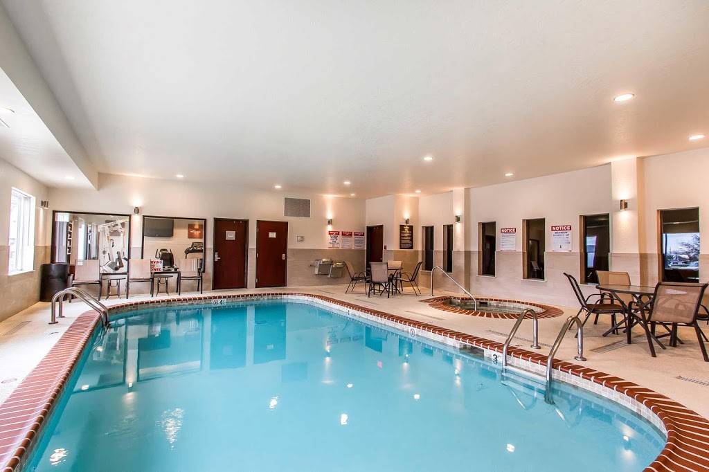 Comfort Suites | restaurant | 1408 E. Broadway, Mattoon, IL 61938, USA | 2176190480 OR +1 217-619-0480