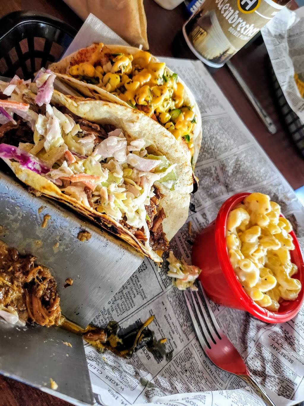 Smoked to the Bone | restaurant | 365 Main Ave, De Pere, WI 54115, USA | 9204254338 OR +1 920-425-4338