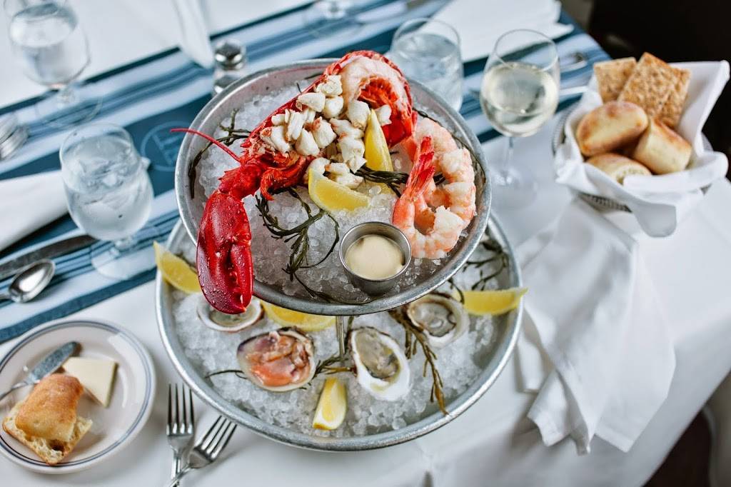 Harbor House | restaurant | 550 N Harbor Dr, Milwaukee, WI 53202, USA | 4143954900 OR +1 414-395-4900