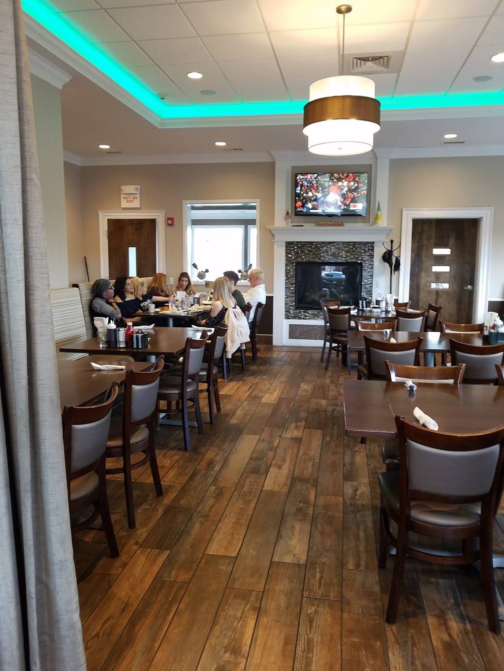 Pops Family Restaurant | restaurant | 134 Old Gate Ln, Milford, CT 06460, USA | 2038761210 OR +1 203-876-1210