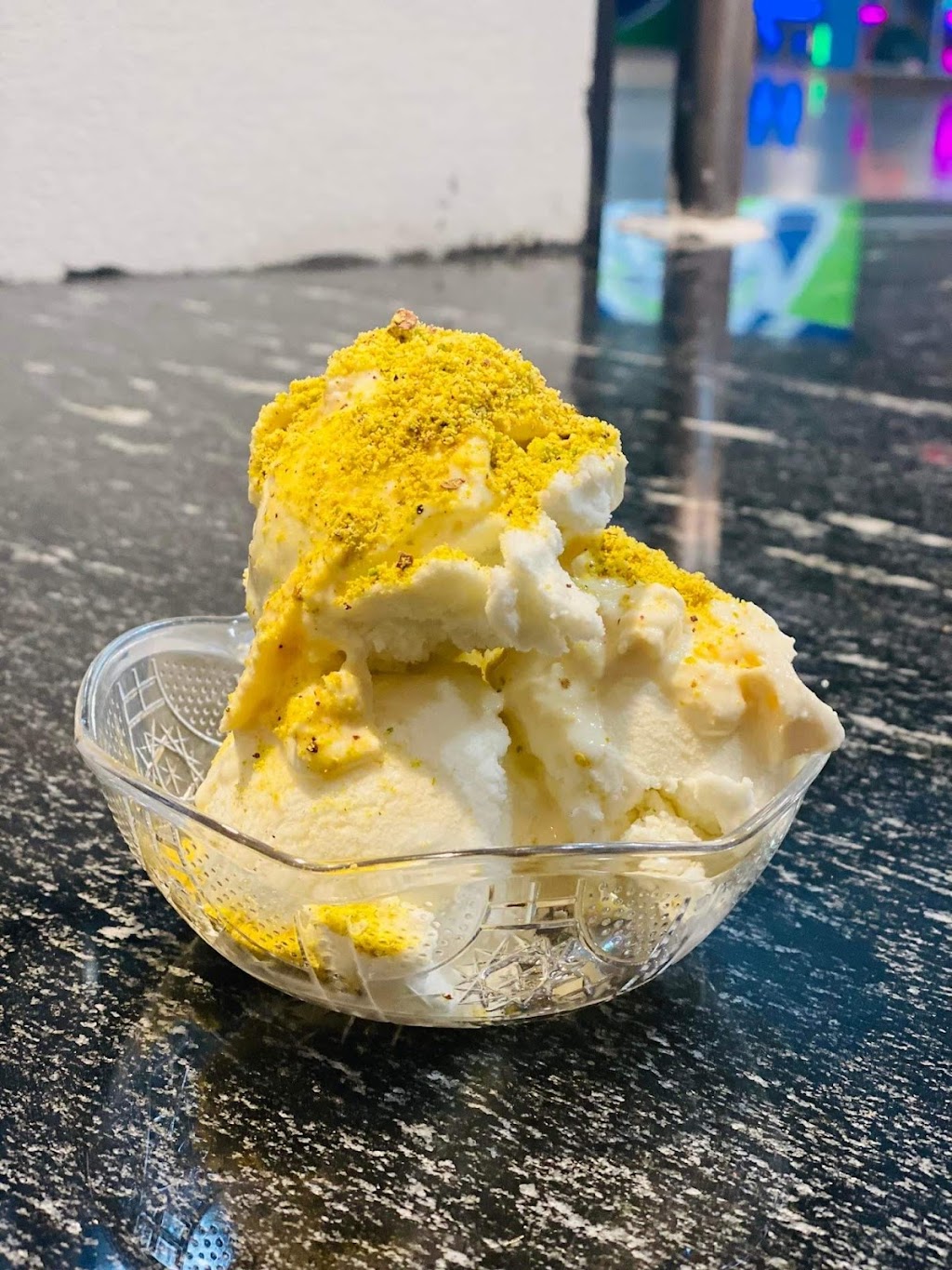 Yummy Ice Cream & Burger Shiryakh and halal burger | restaurant | INSIDE THE COUNTRY CLUB PALAZA MALL, 2380 Watt Ave Suite 330, Sacramento, CA 95825, USA | 9168497713 OR +1 916-849-7713