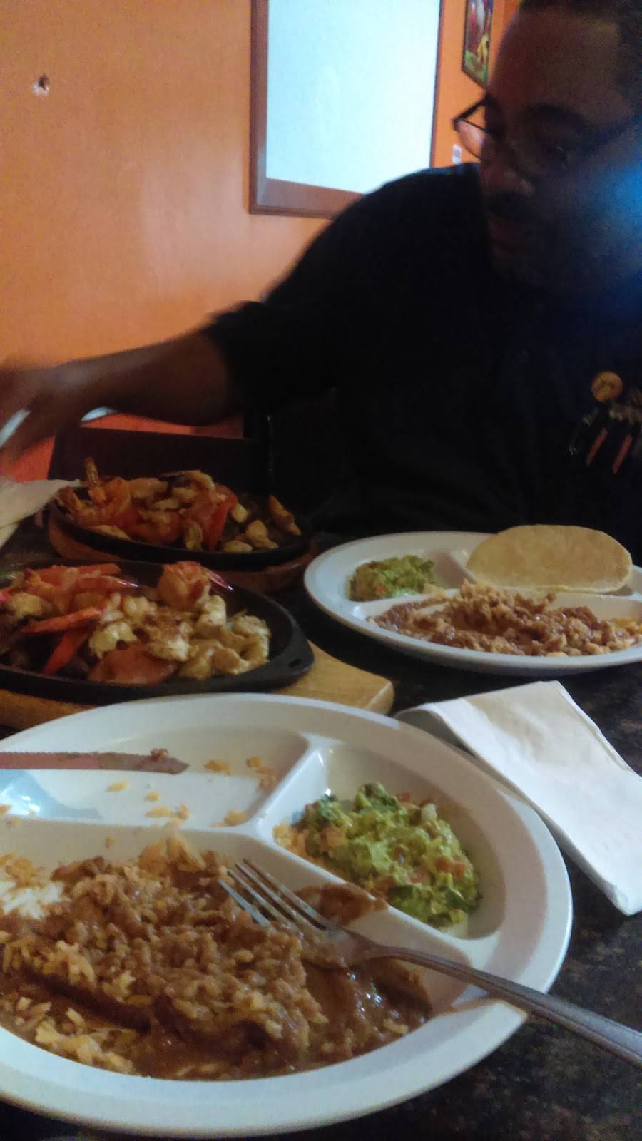 El Gran Chaparral | restaurant | 8307 Annapolis Rd, New Carrollton, MD 20784, USA | 3013064284 OR +1 301-306-4284