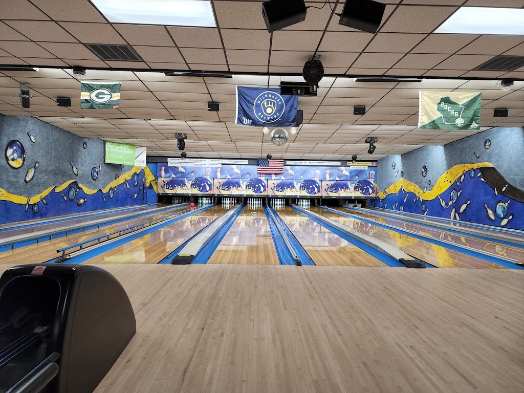 King Pin Lanes | restaurant | 404 S Fond Du Lac Ave, Campbellsport, WI 53010, USA | 9205338392 OR +1 920-533-8392