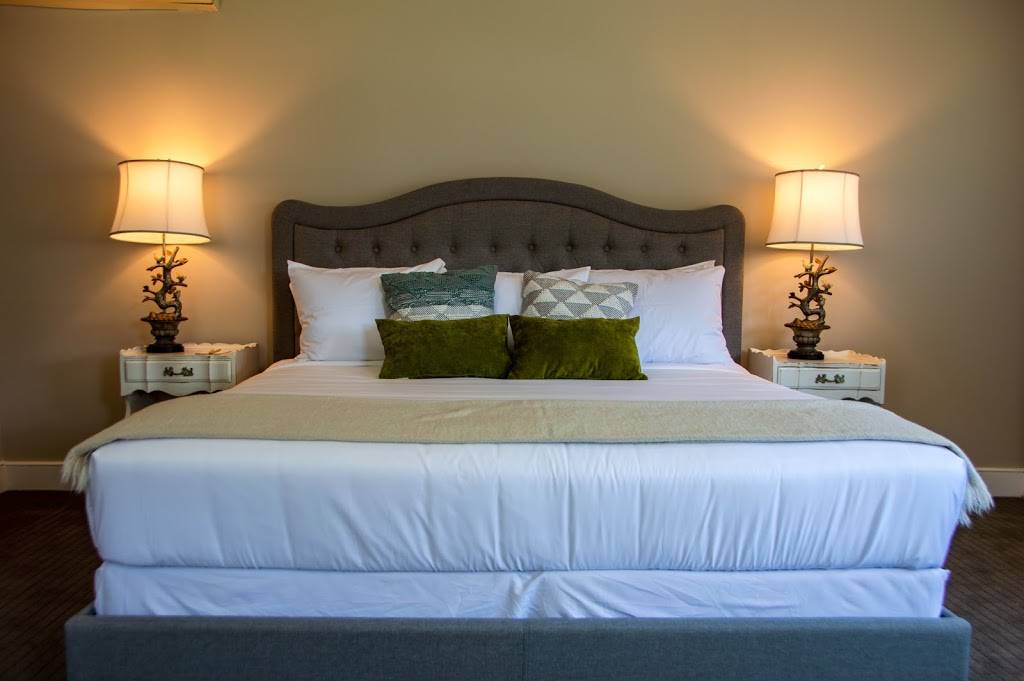 Shelter Harbor Inn | restaurant | 10 Wagner Rd, Westerly, RI 02891, USA | 4013228883 OR +1 401-322-8883