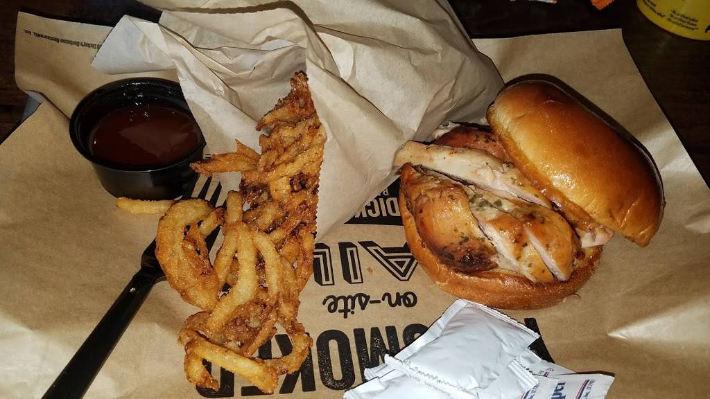 Dickeys Barbecue Pit | restaurant | 402 E Greenway Pkwy, Phoenix, AZ 85022, USA | 6026666320 OR +1 602-666-6320