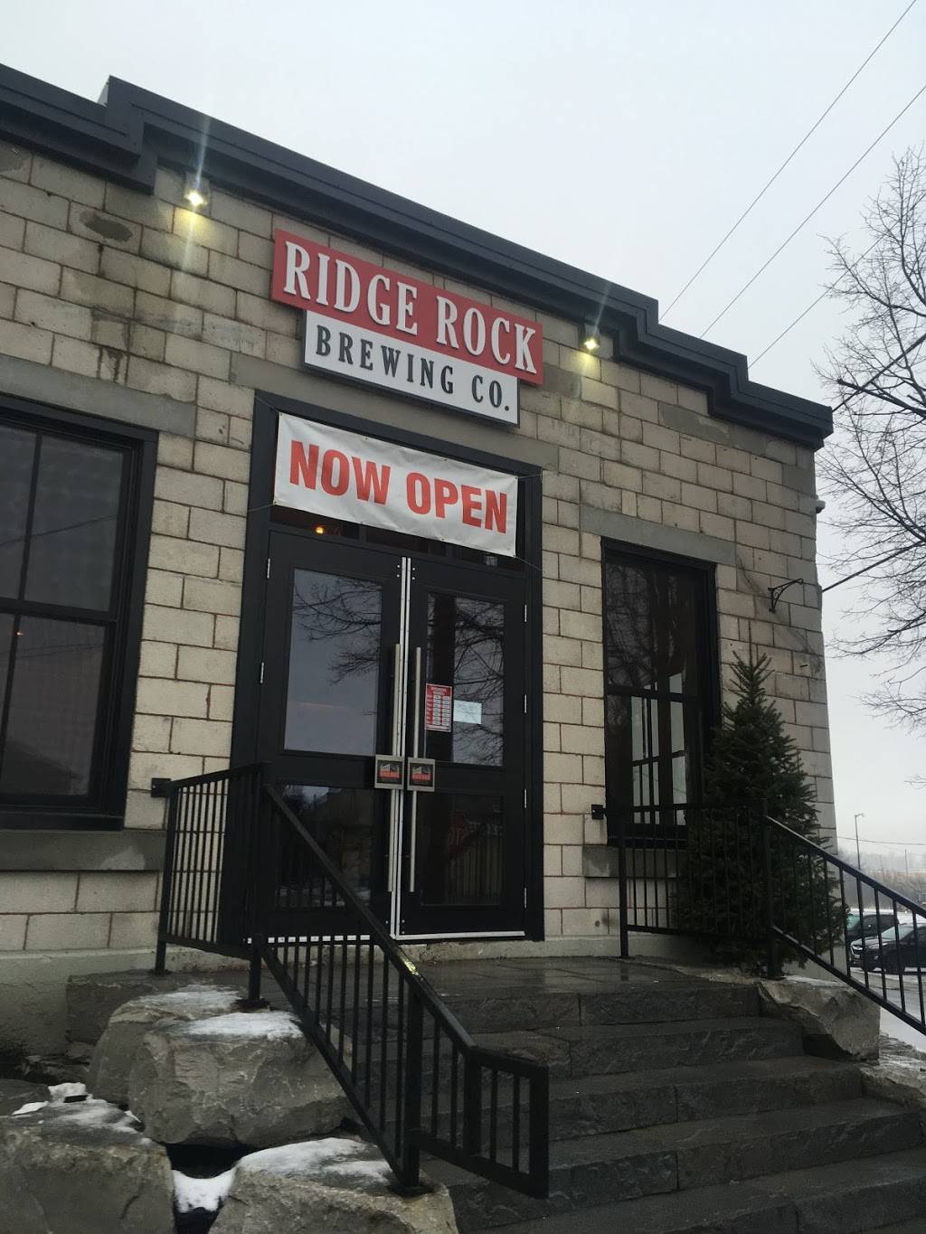 Ridge Rock Brewing Company | restaurant | 421 Donald B. Munro Dr, Carp, ON K0A 1L0, Canada | 6134702337 OR +1 613-470-2337