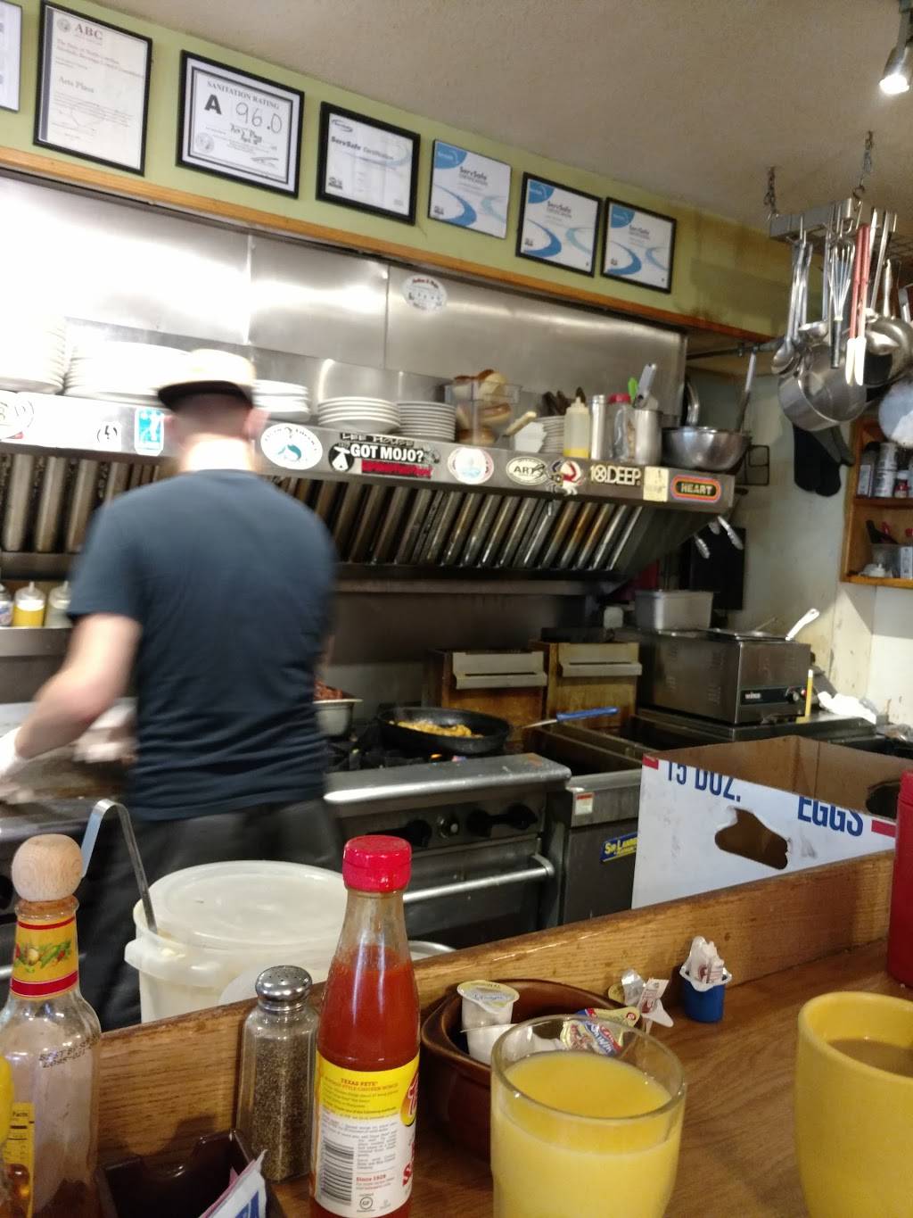 Arts Place | restaurant | 4624 N Virginia Dare Trail, Kitty Hawk, NC 27949, USA | 2522613233 OR +1 252-261-3233