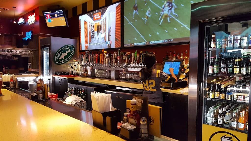 Buffalo Wild Wings | restaurant | 703 Poquonock Ave, Windsor, CT 06095, USA | 8606889464 OR +1 860-688-9464