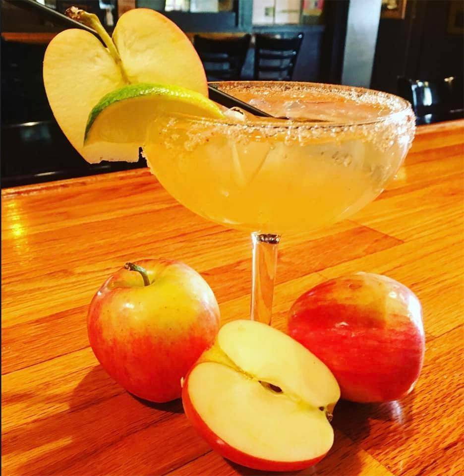 La Fiesta Auburn | restaurant | 106 N 5th St, Auburn, IL 62615, USA | 2179152200 OR +1 217-915-2200