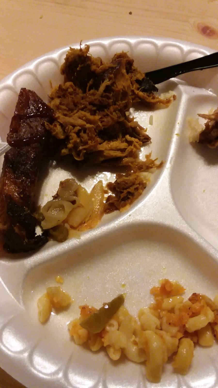 Barnhouse Barbeque | restaurant | 1440 S Live Oak Dr, Moncks Corner, SC 29461, USA | 8437611101 OR +1 843-761-1101