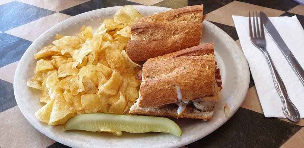 Magpies Cafe | restaurant | 903 S Main St, St Charles, MO 63301, USA | 6369473883 OR +1 636-947-3883