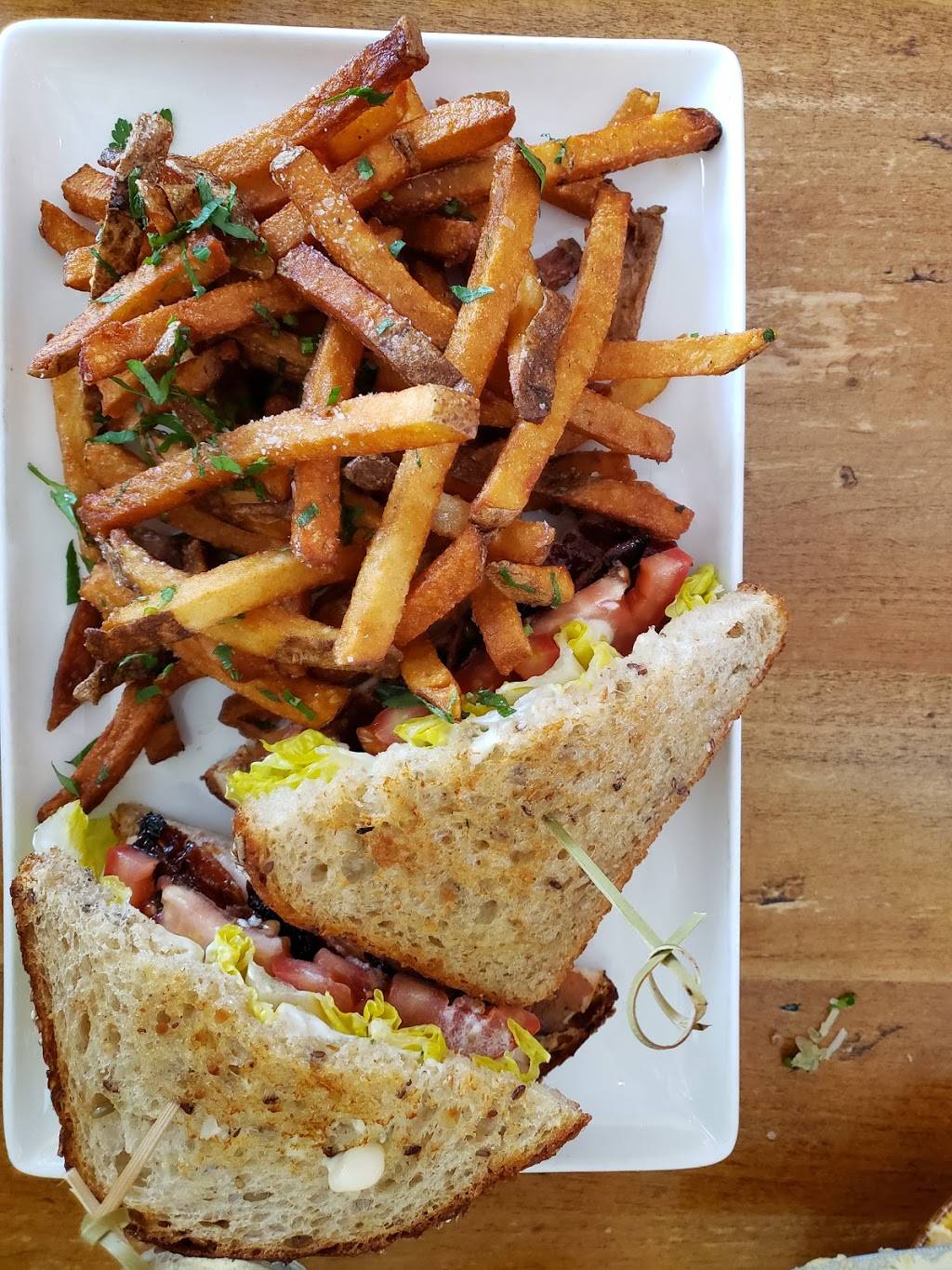 La Fia Bistro | restaurant | 421 N Market St, Wilmington, DE 19801, USA | 3025435574 OR +1 302-543-5574