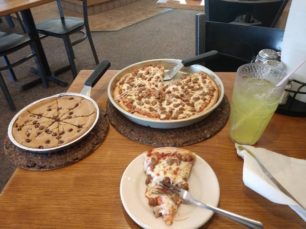 Pizza Hut | meal takeaway | 1247 Theater Drive, Ottumwa, IA 52501, USA | 6416828757 OR +1 641-682-8757