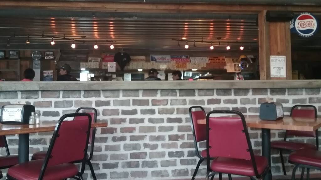 Hogz & Honeez | restaurant | W7771 State Rd 33, Beaver Dam, WI 53916, USA | 9203568741 OR +1 920-356-8741