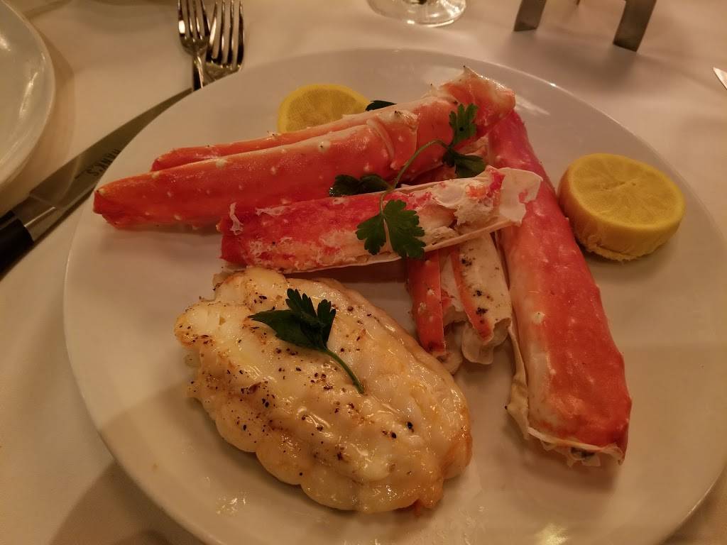 Hanks Fine Steaks & Martins | restaurant | 2300 Paseo Verde Pkwy, Henderson, NV 89052, USA | 7026177515 OR +1 702-617-7515