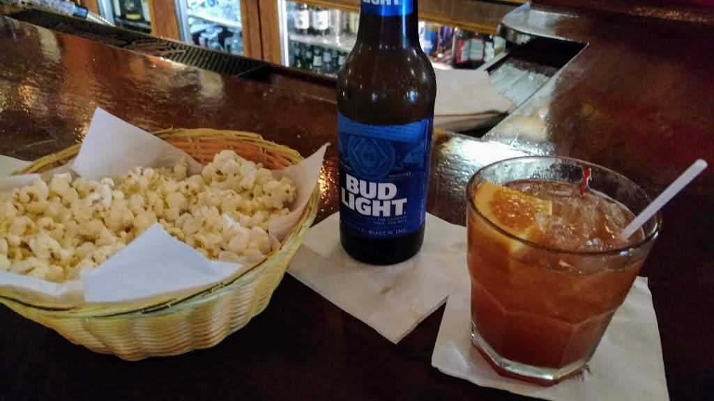 5 OClock Club | restaurant | N28 W26658 Peterson Dr, Pewaukee, WI 53072, USA | 2626919960 OR +1 262-691-9960