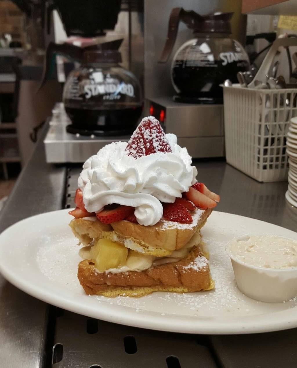 Golden Biscuit Inc | restaurant | 110 Faulkner St, New Smyrna Beach, FL 32168, USA | 3864090880 OR +1 386-409-0880