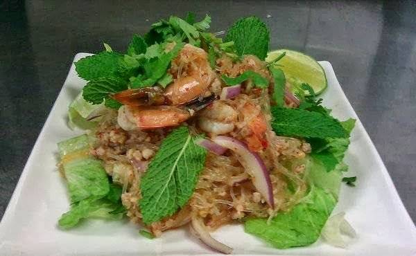 Sopah Thai Kitchen | restaurant | 11 Cedar Swamp Rd, Glen Cove, NY 11542, USA | 5169453688 OR +1 516-945-3688