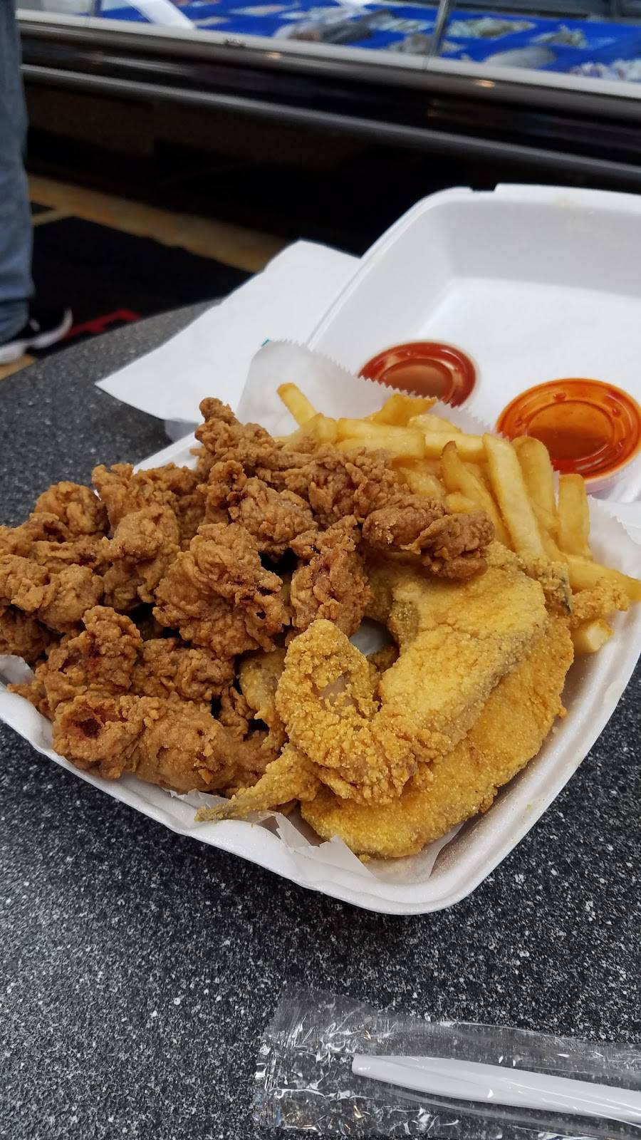 Sharks Fish and Chicken | restaurant | 1734 E 71st St, Chicago, IL 60649, USA | 7739527748 OR +1 773-952-7748