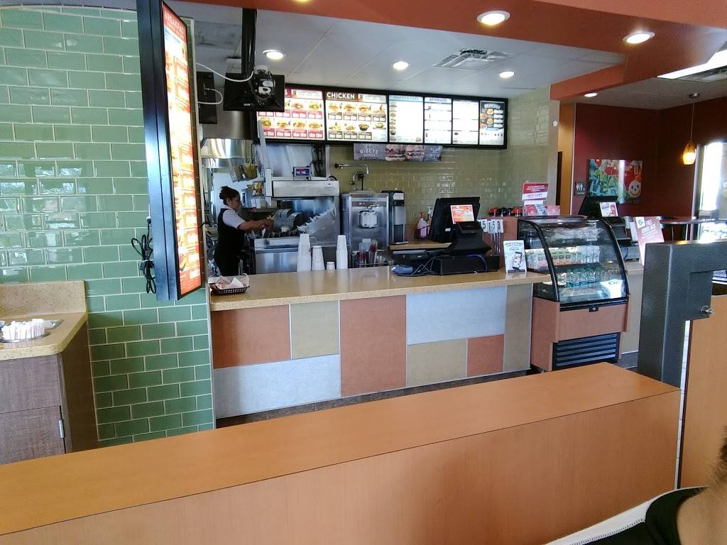 Jack in the Box | restaurant | 925 Eastlake Pkwy, Chula Vista, CA 91914, USA | 6194823072 OR +1 619-482-3072