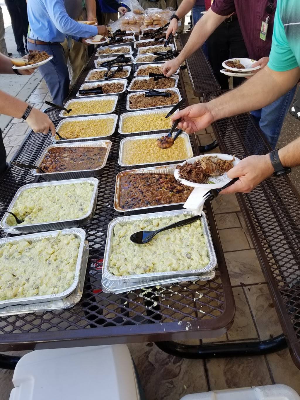 Sarges Smokehouse Bbq LLC | restaurant | 8505 E Adamo Dr, Tampa, FL 33619, USA | 8132856097 OR +1 813-285-6097