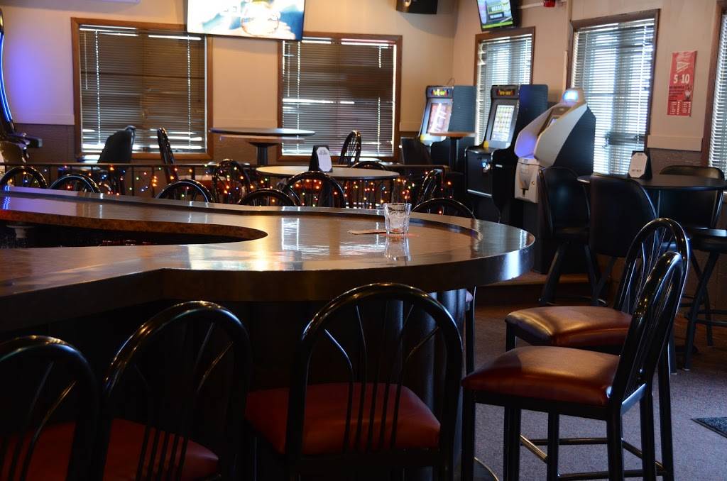 The Hangar Bar and Grill | restaurant | 1485 W 20th Ave, Oshkosh, WI 54902, USA | 9202337430 OR +1 920-233-7430