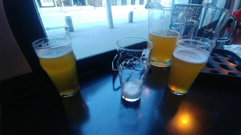 Flattop Pizza + Pool | restaurant | 600 W 6th Ave, Anchorage, AK 99501, USA | 9076777665 OR +1 907-677-7665