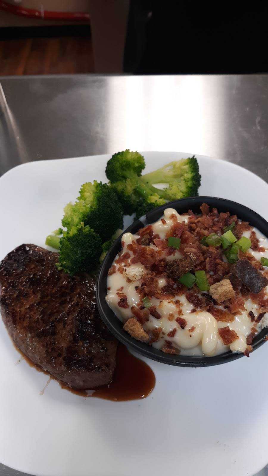 Prime Time Pub and Grill | restaurant | 8177 Bell Oaks Dr, Newburgh, IN 47630, USA | 8124900655 OR +1 812-490-0655