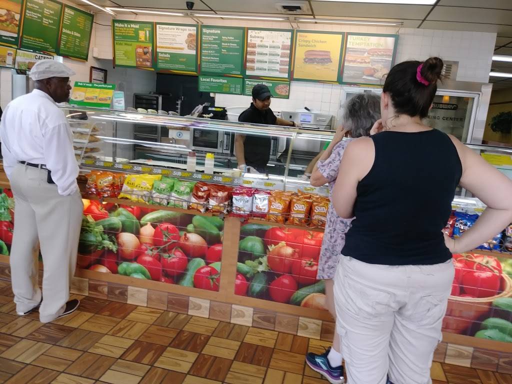 Subway | meal takeaway | 10401 Blue Ridge Blvd, Kansas City, MO 64134, USA | 8167617343 OR +1 816-761-7343