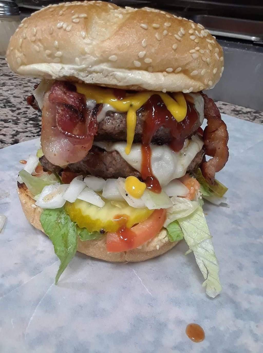 Maks Roast Beef & Pizza | meal takeaway | 20 Central St, Norwood, MA 02062, USA | 7817694484 OR +1 781-769-4484