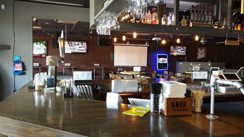 Escape Bar & Grill | restaurant | 9004 NE Sandy Blvd, Portland, OR 97220, USA | 5032554300 OR +1 503-255-4300