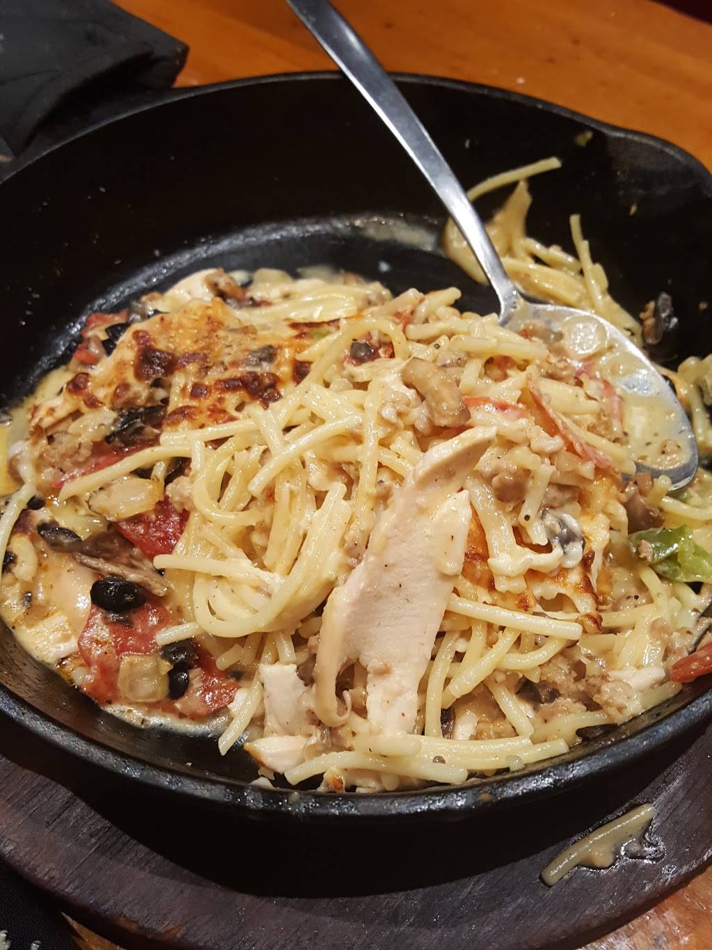 Johnny Carinos | restaurant | 1608 Garth Brooks Blvd, Yukon, OK 73099, USA | 4053500756 OR +1 405-350-0756