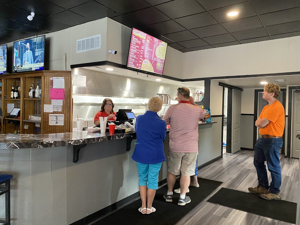 Lucky Dogs | restaurant | 1800 State St, Quincy, IL 62301, USA | 2179198990 OR +1 217-919-8990