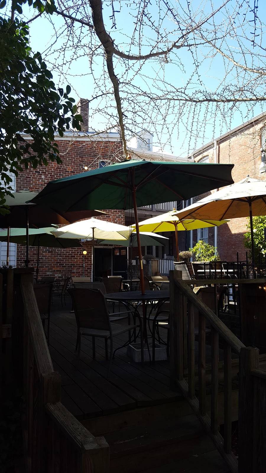 Patrick Henrys Pub & Grille | restaurant | 2300 E Broad St, Richmond, VA 23223, USA | 8046444242 OR +1 804-644-4242