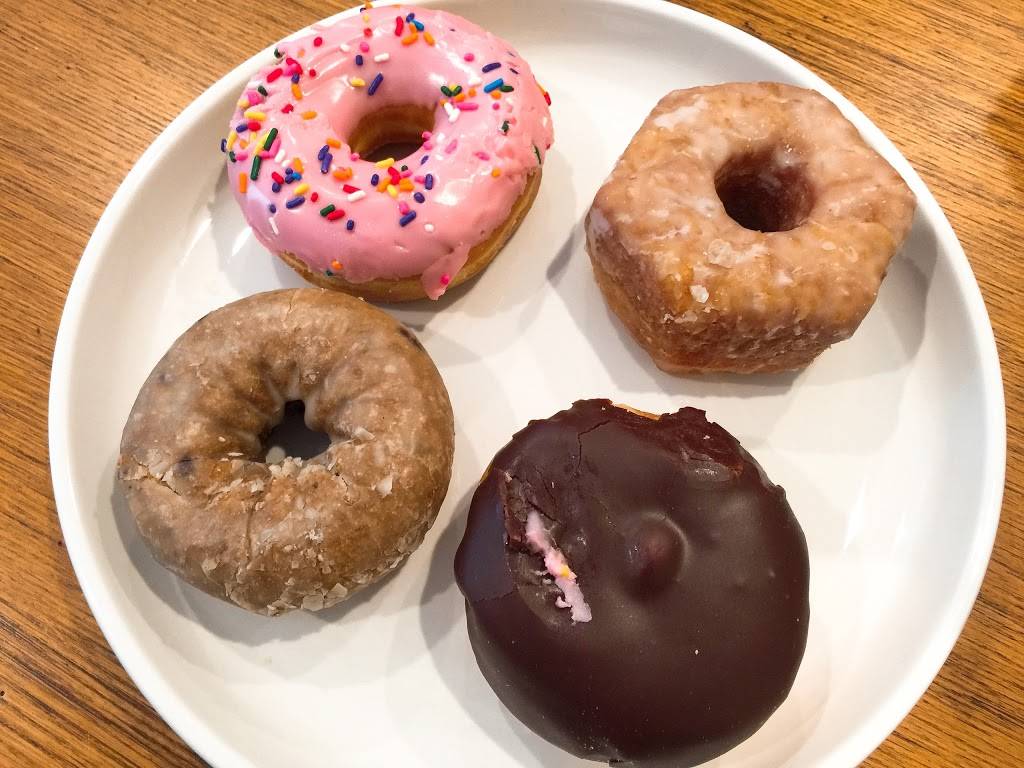 Dunkin | cafe | 118 San Mateo Rd, Half Moon Bay, CA 94019, USA | 6505600106 OR +1 650-560-0106