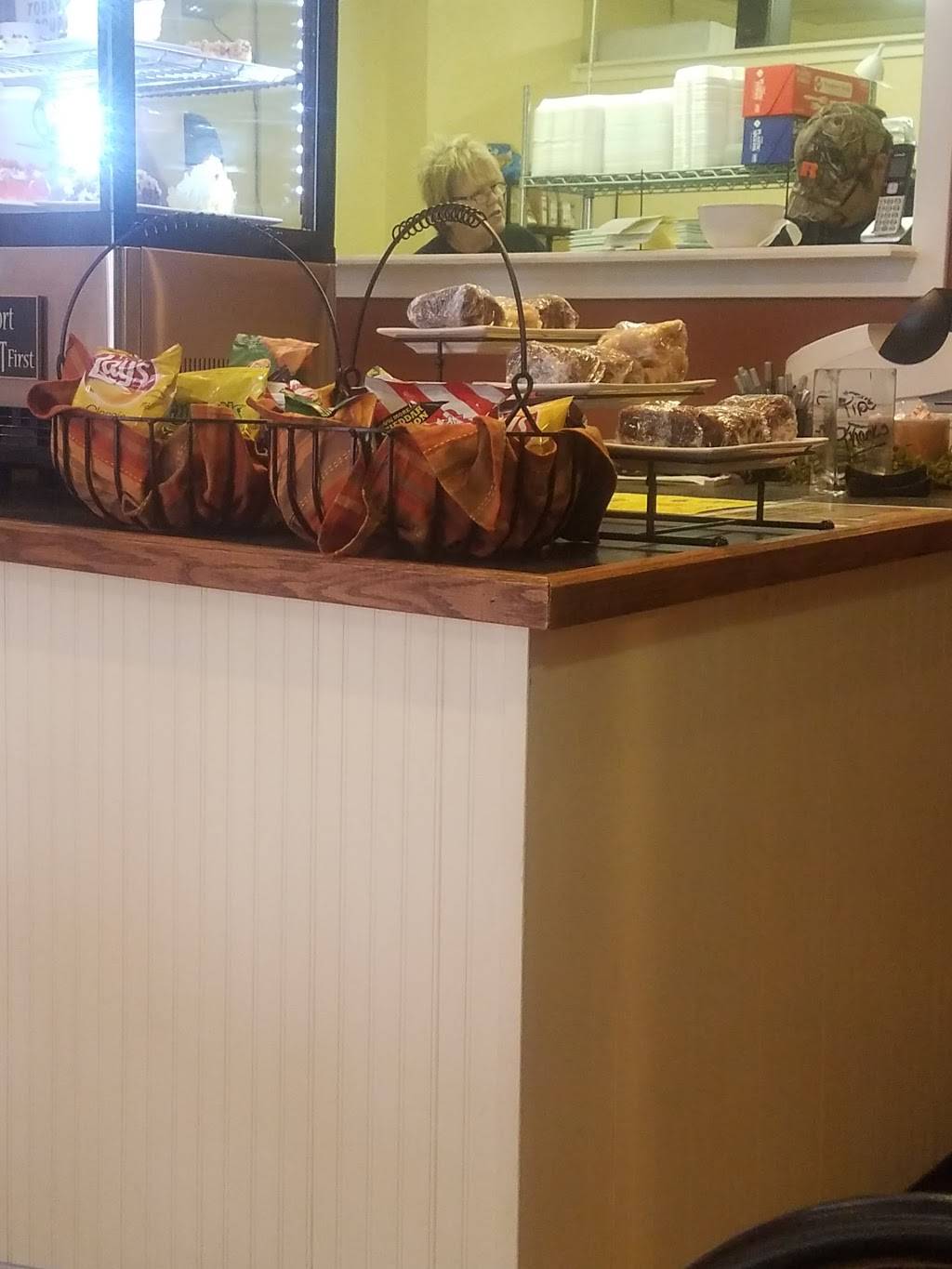 Lunchbox Market | meal takeaway | 609 2nd St, Webster City, IA 50595, USA | 5158321678 OR +1 515-832-1678