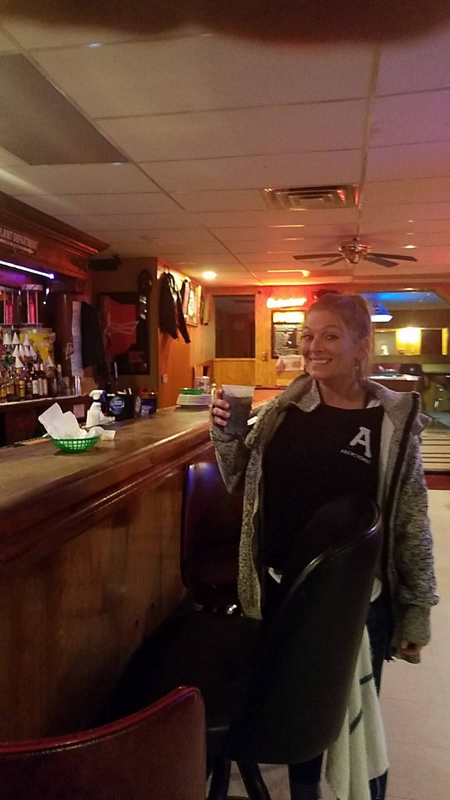 Colemans Corner | restaurant | 230 W Paris Ave, West Terre Haute, IN 47885, USA | 8125331298 OR +1 812-533-1298