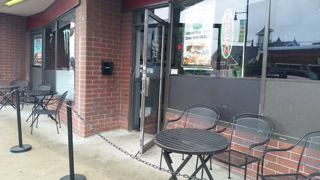 Slades Food & Spirits | night club | 4 W Hollis St, Nashua, NH 03060, USA | 6038861334 OR +1 603-886-1334