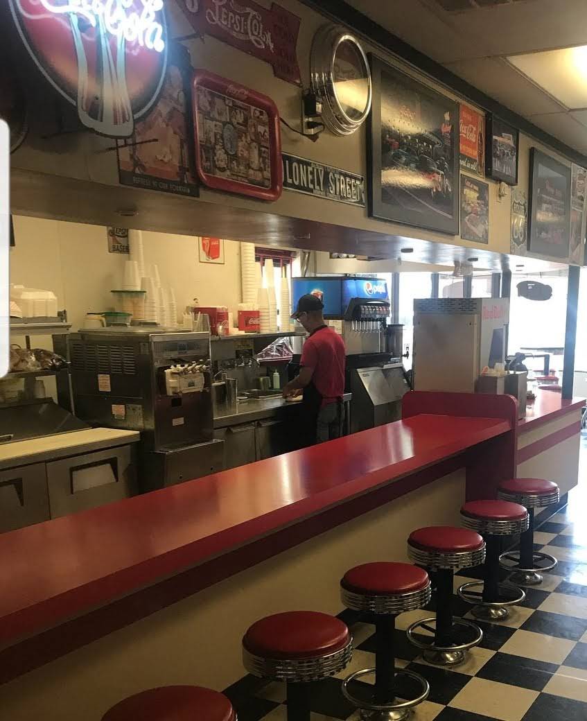 Malt Shop | restaurant | 5600 Auburn St # S, Bakersfield, CA 93306, USA | 6618721088 OR +1 661-872-1088