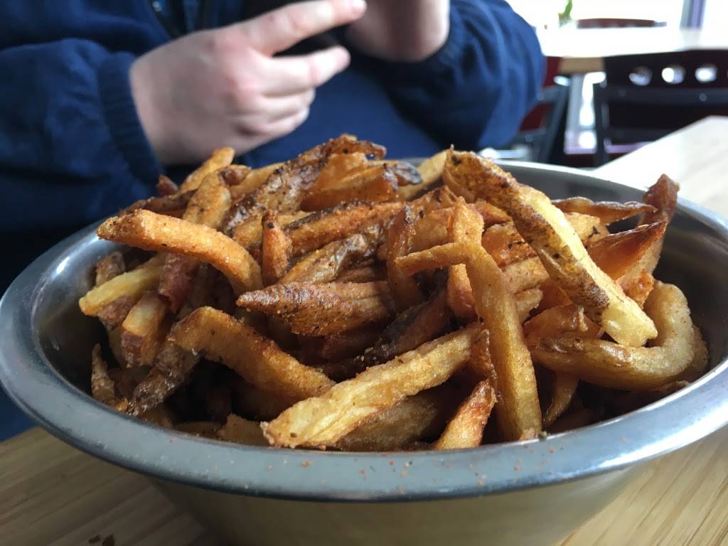 AJs Wood Grill Pizza | meal takeaway | 68 Wallingford Square, Kittery, ME 03904, USA | 2074399700 OR +1 207-439-9700