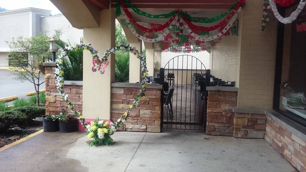 El Charrito | restaurant | 135 Village Center Rd, Harlan, KY 40831, USA | 6065738795 OR +1 606-573-8795