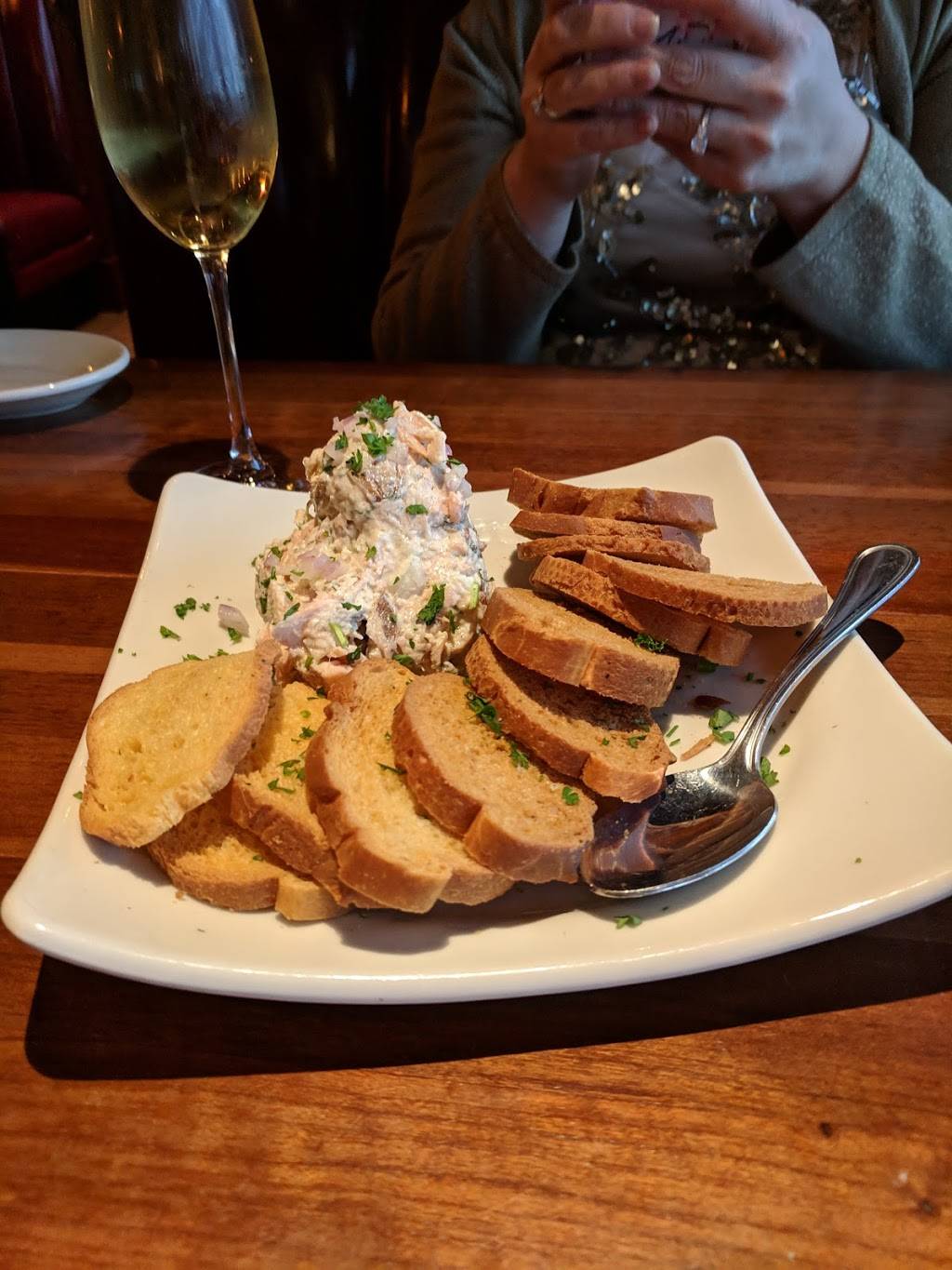 J. Alexanders Restaurant | restaurant | 7440 Orchard Lake Rd, West Bloomfield Township, MI 48322, USA | 2485388349 OR +1 248-538-8349