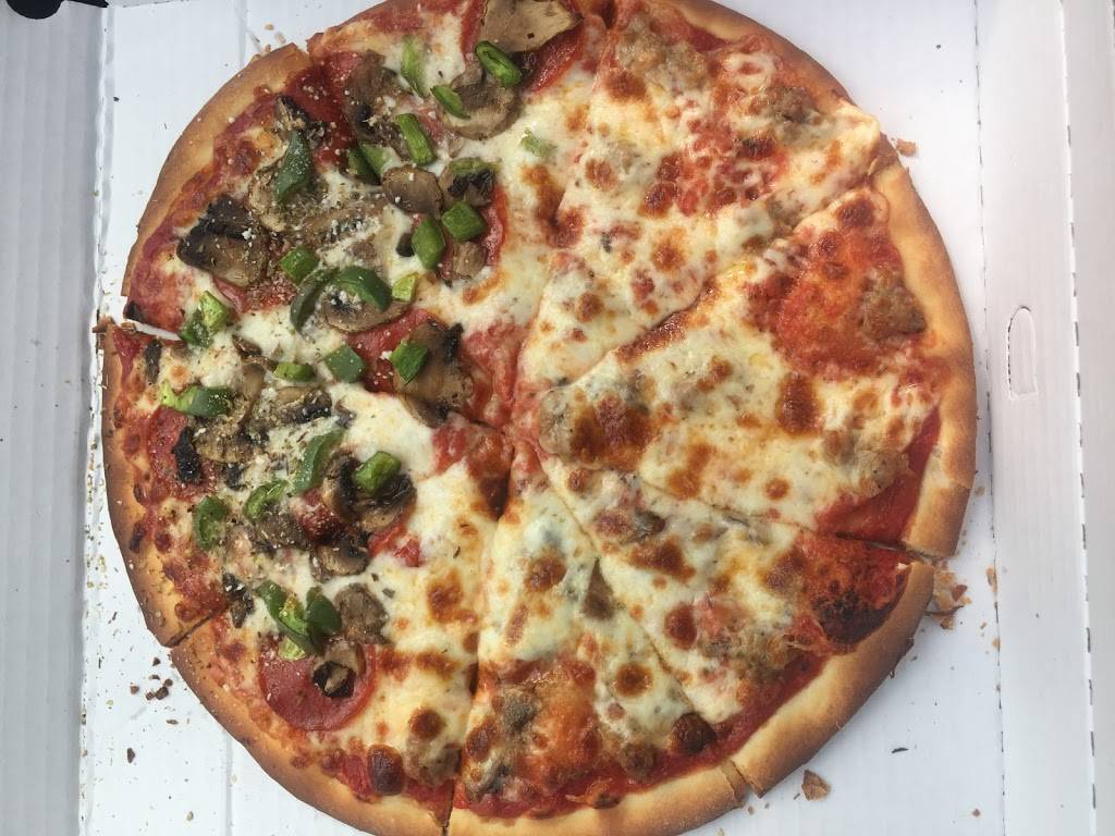 Najeras Pizza Place | restaurant | 146 N Main St, Dousman, WI 53118, USA | 2629653333 OR +1 262-965-3333