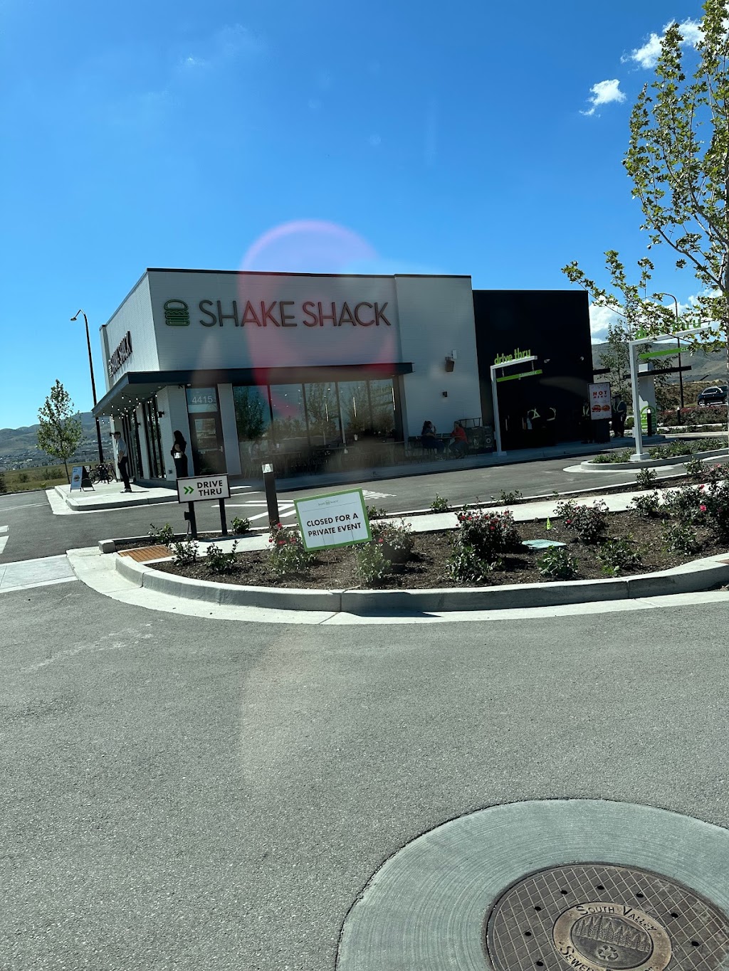 Shake Shack Mountain View Village | restaurant | 4415 Tree Sparrow Dr, Riverton, UT 84096, USA | 3857875375 OR +1 385-787-5375